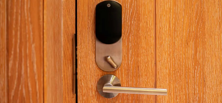 Automatic Locking Door Knob Compton